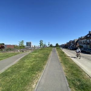 From an urban rail fringe to a centrality for a véloterritory