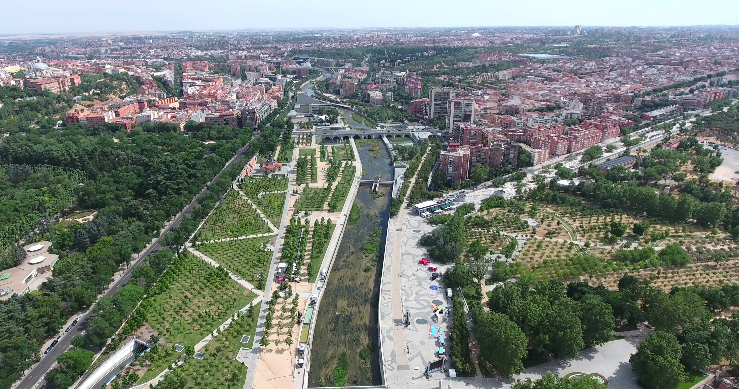 “Madrid Río”. A project by West8 © Dronestock - Hovercameras