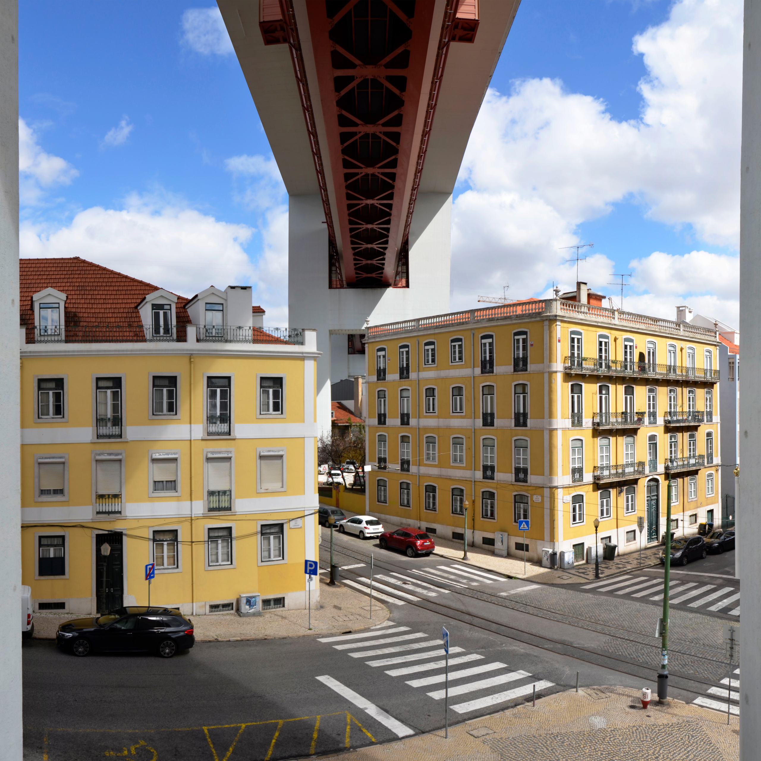 "North Viaduct of Alcântara from the window of the main administrative building of the neighborhood". Image by the Author (2018)